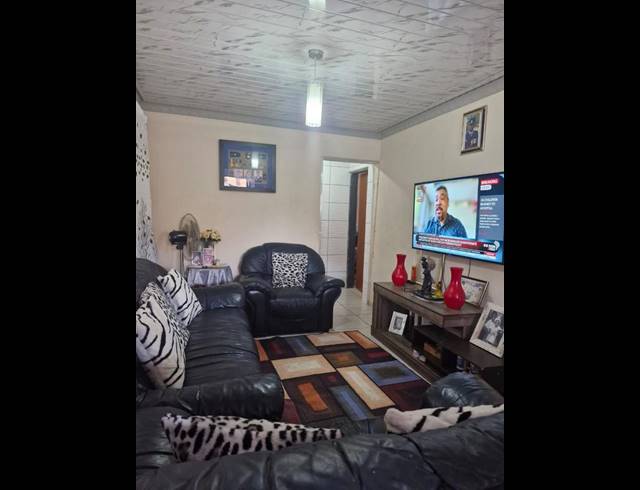 3 BEDROOM HOUSE FOR SALE IN KARENPARK